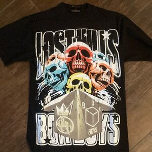 Lost Hills Black Graphic Tee with Colorful Skulls. Mens small. (Oversized)